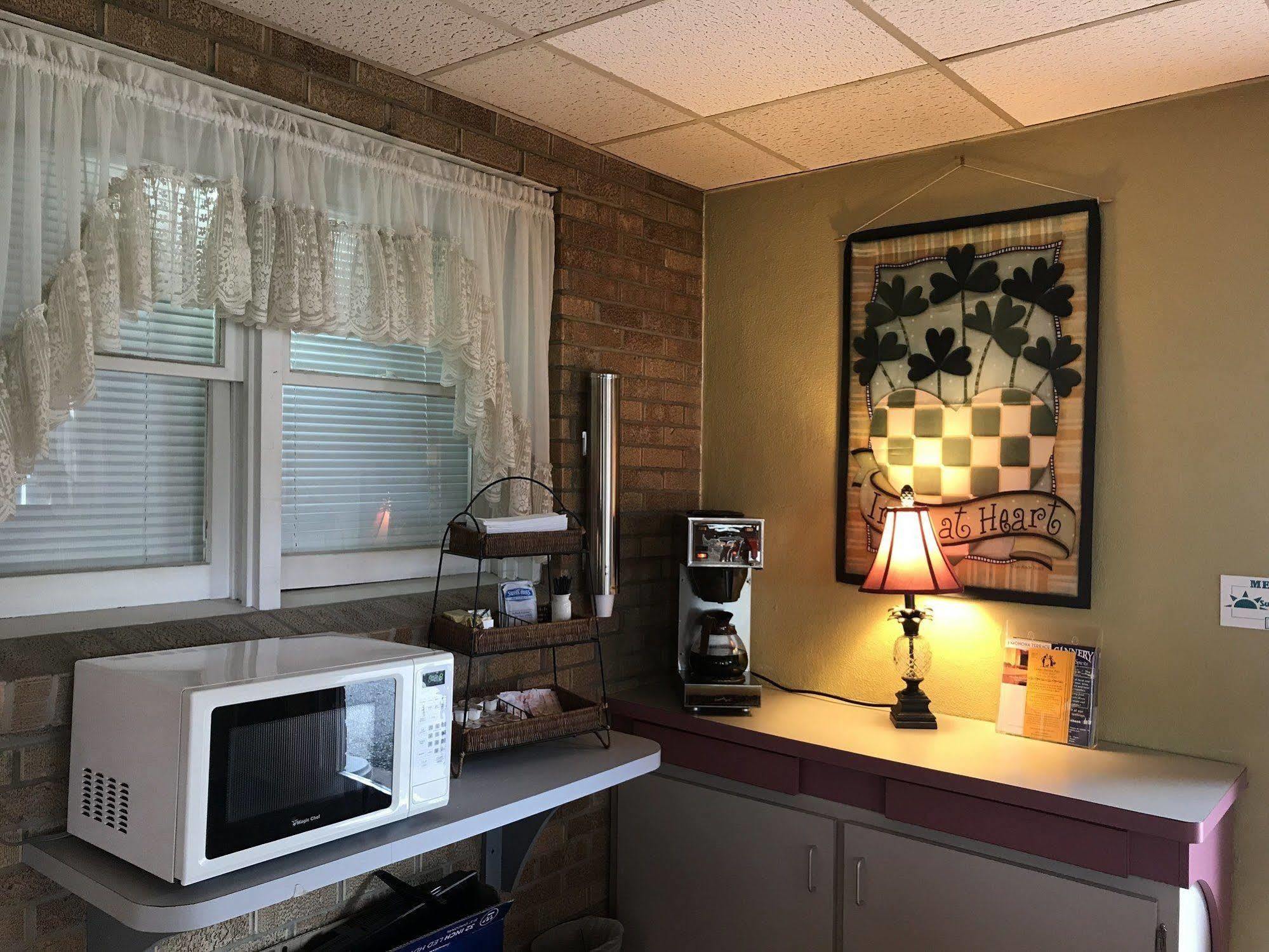 Mcgovern'S Motel And Suites Sun Prairie Exterior foto
